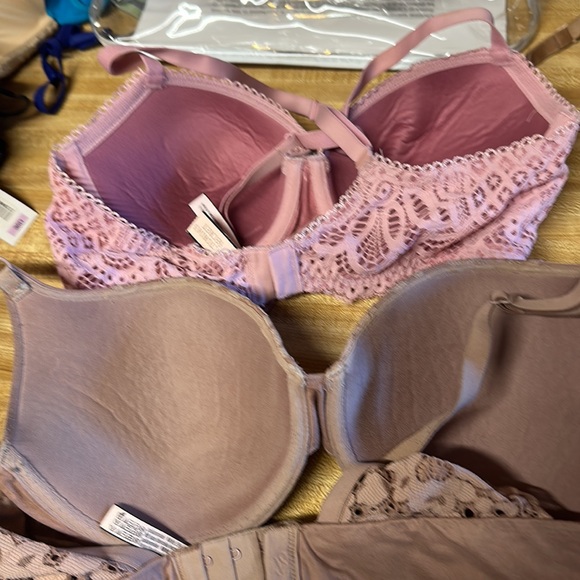 Two Victoria’s Secret bras, size 34 - Picture 2 of 4